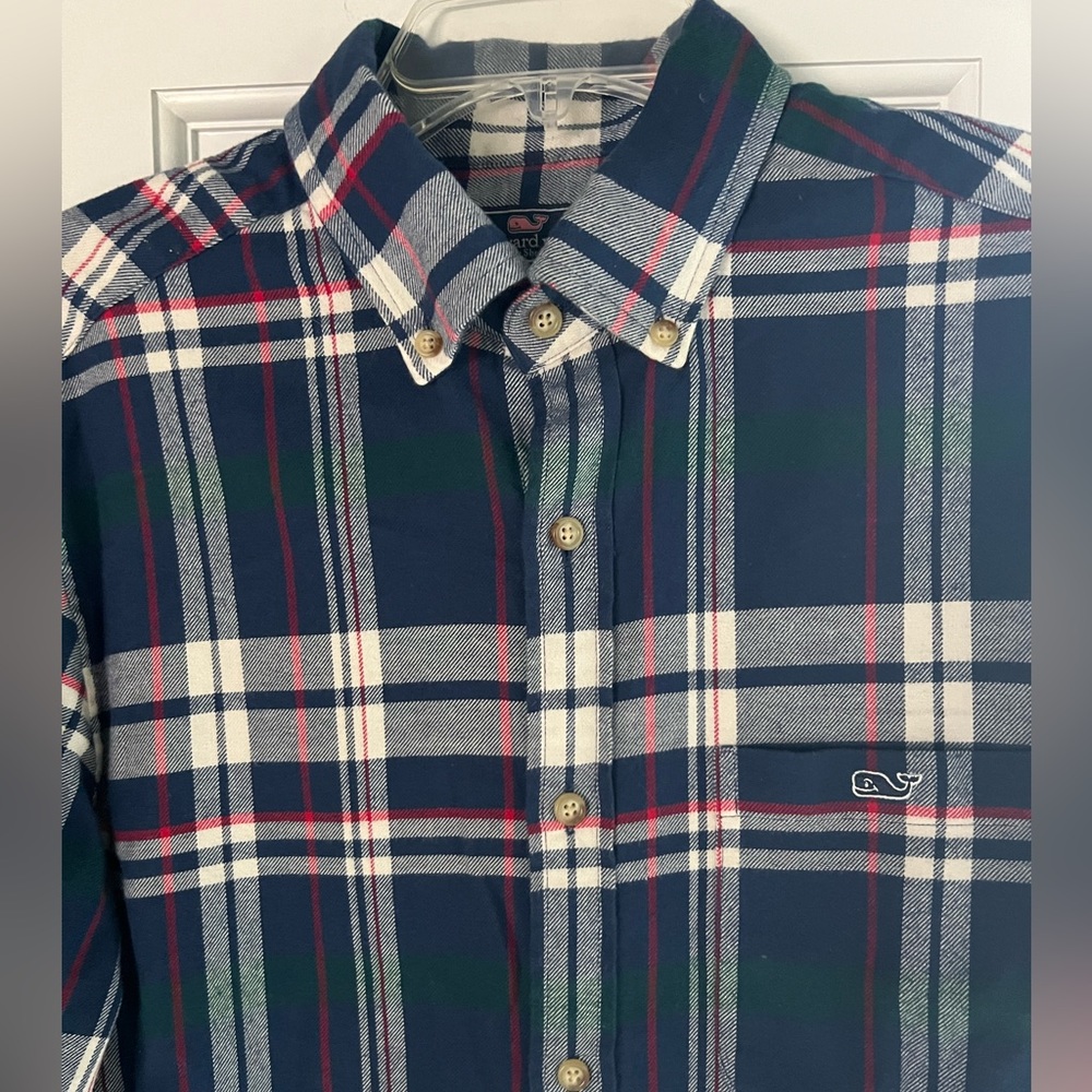 Vineyard Vines Men's soft flannel button down, like new - Navy, Green, and Red